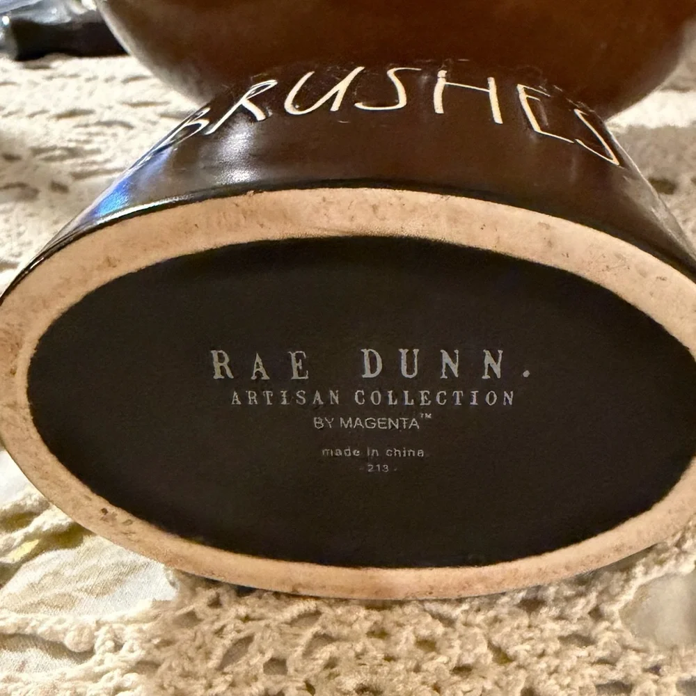 RAE DUNN BRUSHES Toothbrush/Make-Up Brush Holder